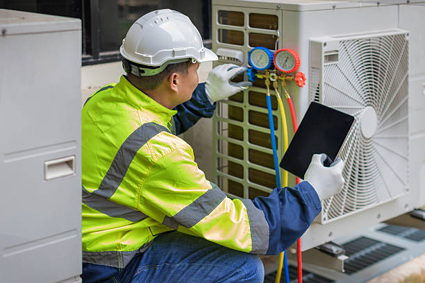 Professional Hvac technician working in Saint Paris, OH